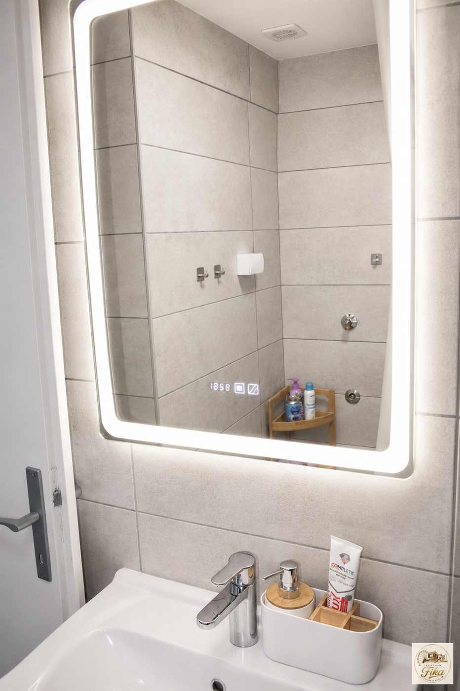 Ogledalo i lavabo