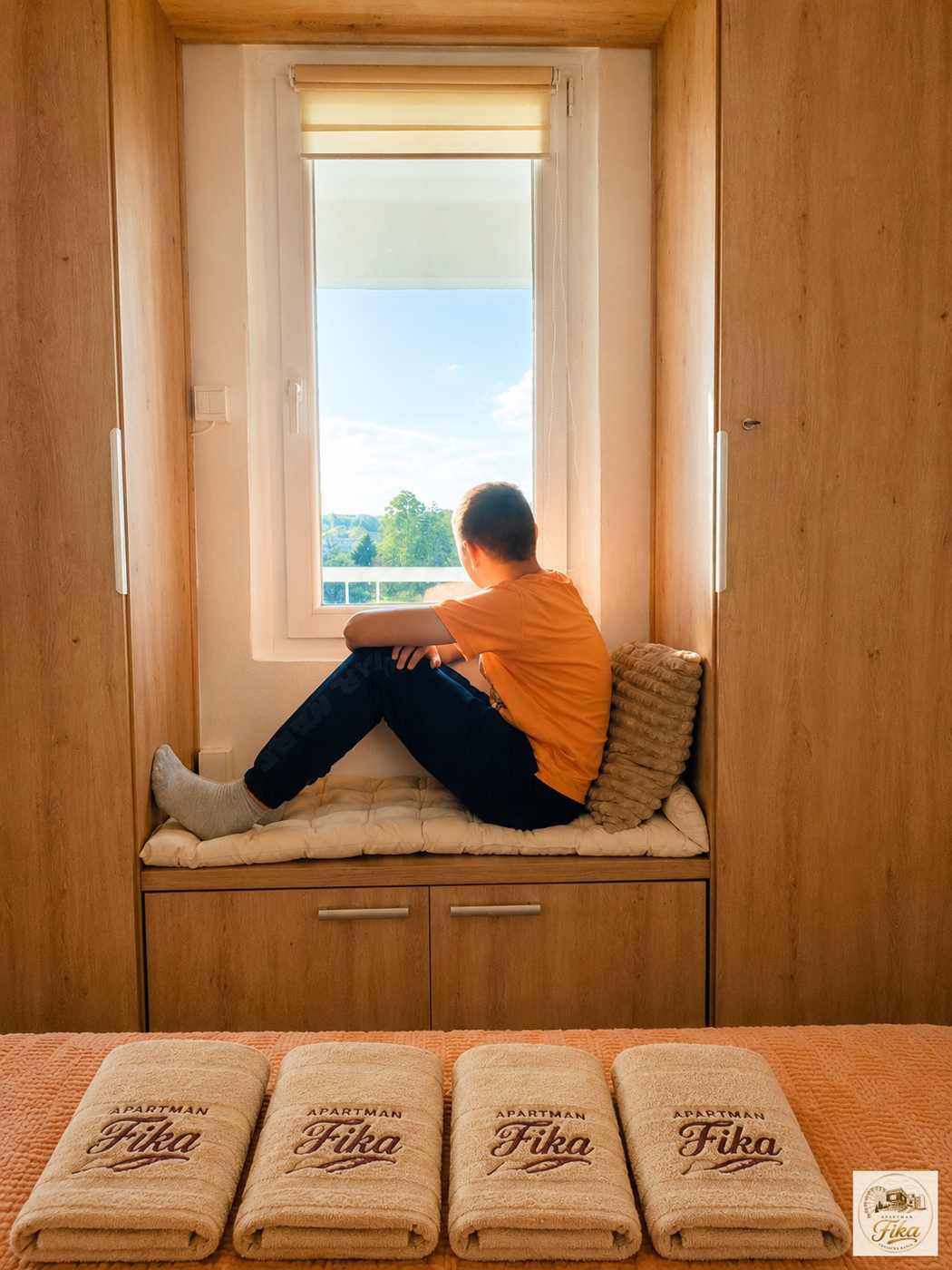 Fika peškiri i kutak kraj prozora